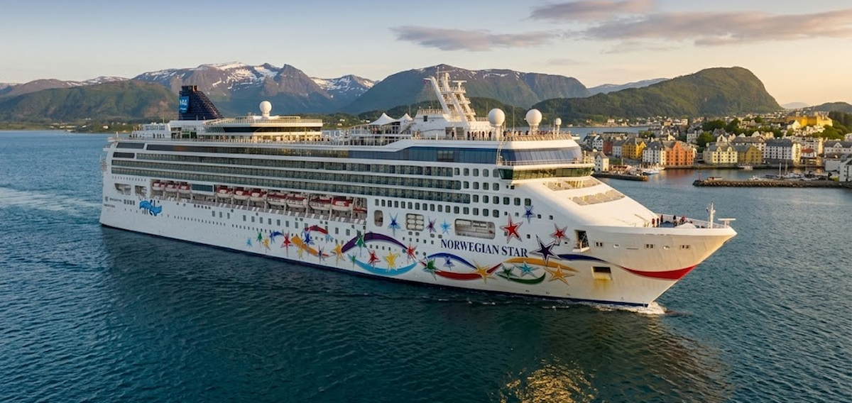 Norwegian Star — exterior view