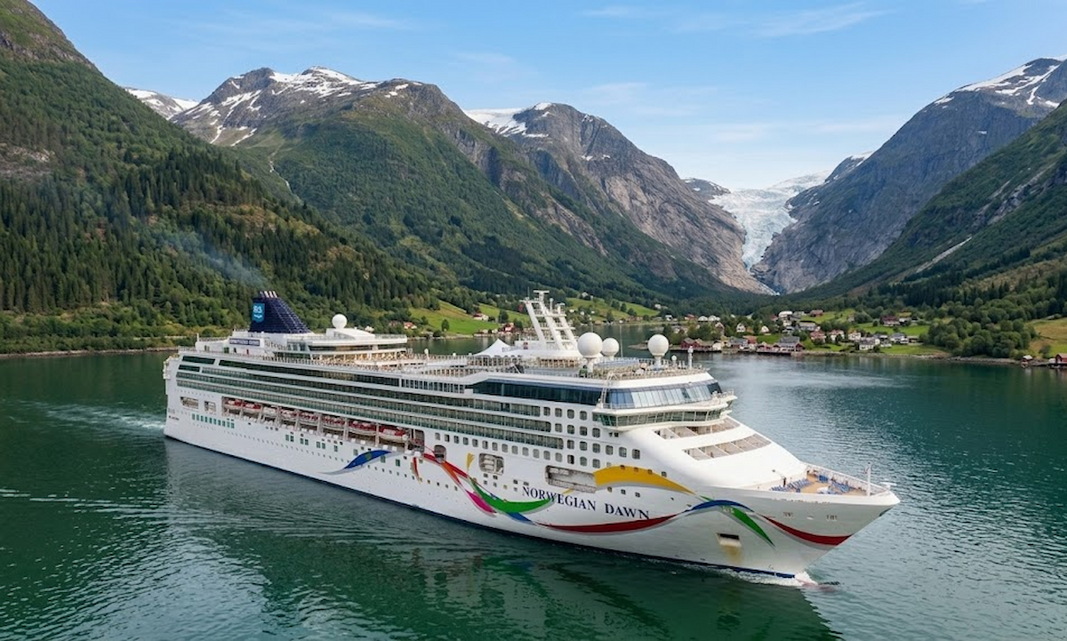 Norwegian Dawn — exterior view