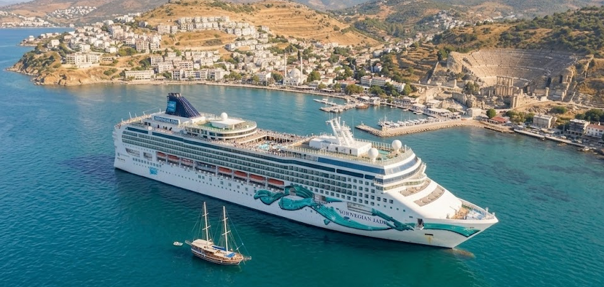 Norwegian Jade — exterior view