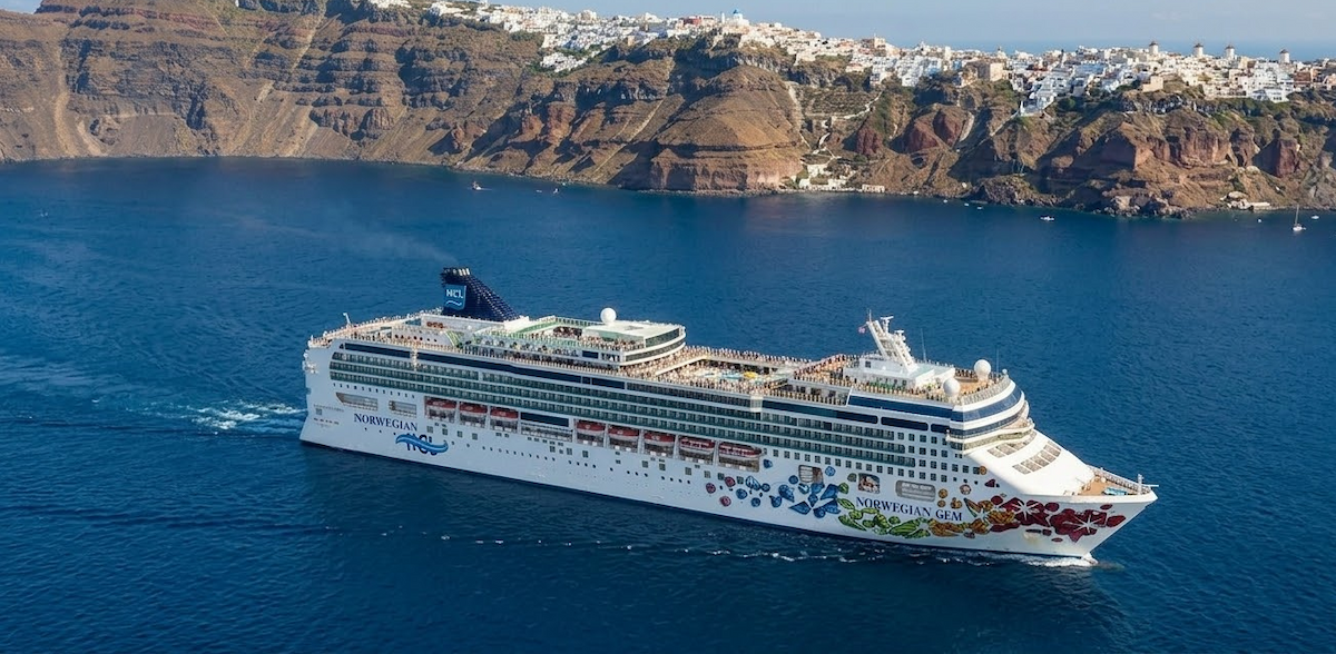 Norwegian Gem — exterior view