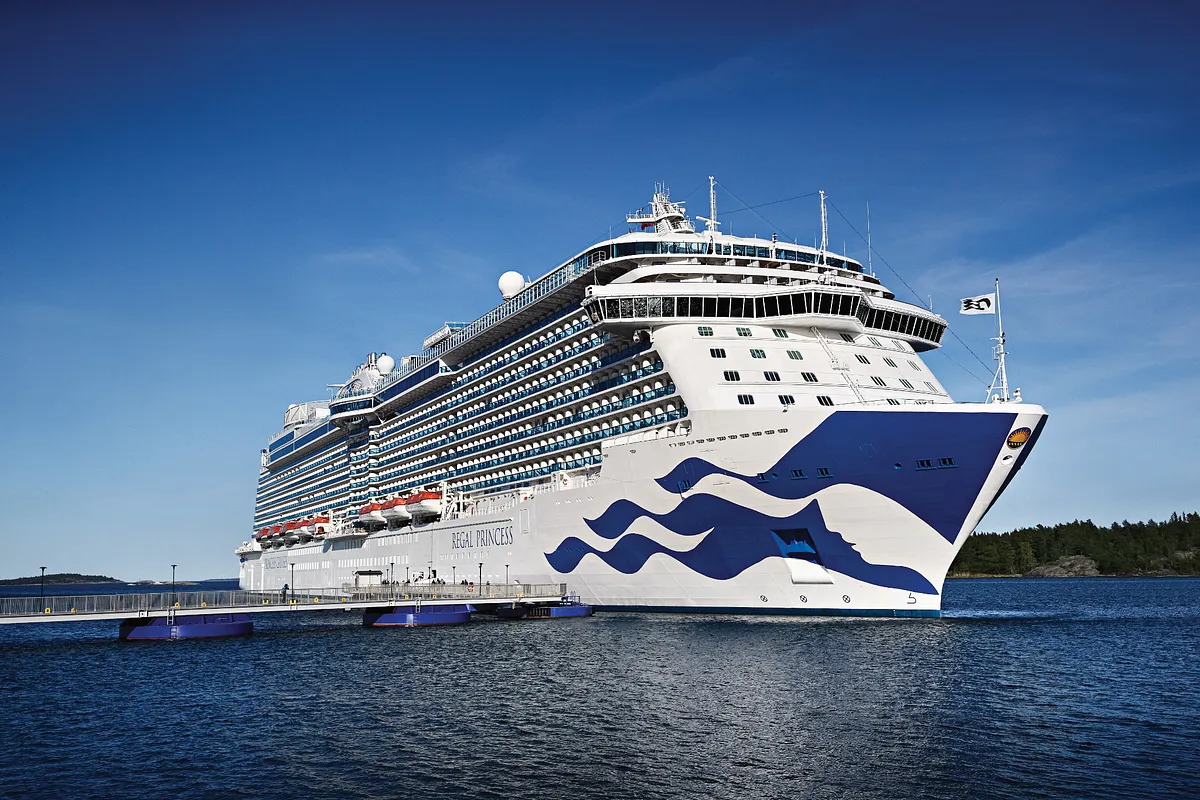 Regal Princess — exterior view