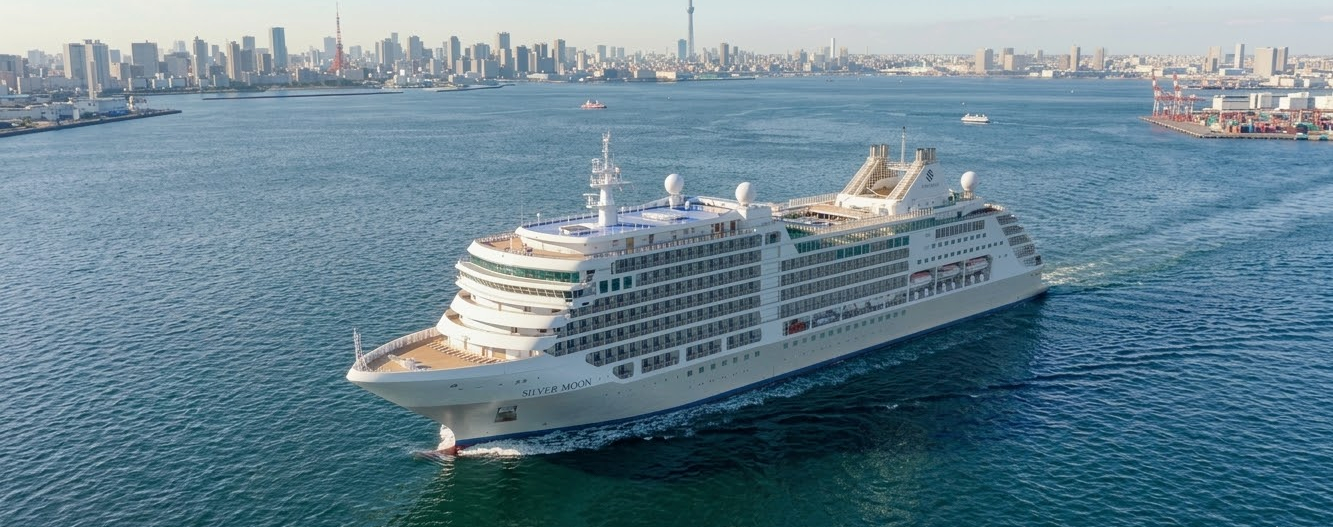 Silver Moon — exterior view